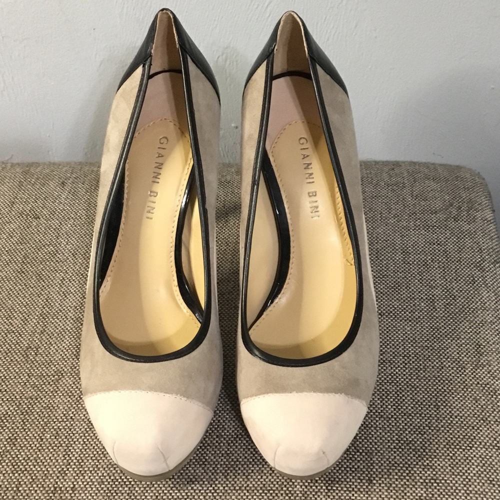 Gianni Bini Two-Tone Platform Suede Pumps in Beige, Black and Cream, size 9M.